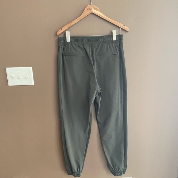 Athleta Textured‎ Brooklyn Jogger in Mountain Olive Size 10 - Picture 4 of 9